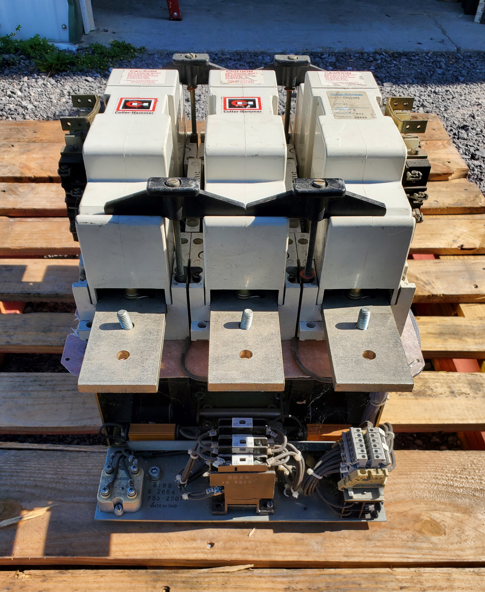 CN15VN3A Magnetic Motor Contactor, A Series, NEMA Size 8, 1215 Amps, 3 Poles, 120V AC Coil, Full Voltage 600VAC, Open Style No Enclosure, Non-Reversing, Max HP Ratings: 400 @ 208VAC, 450 @ 240VAC, 900 @ 480VAC, 900 @ 600VAC, No Terminals Standar. New Surplus and Certified Reconditioned with 1 Year Warranty.