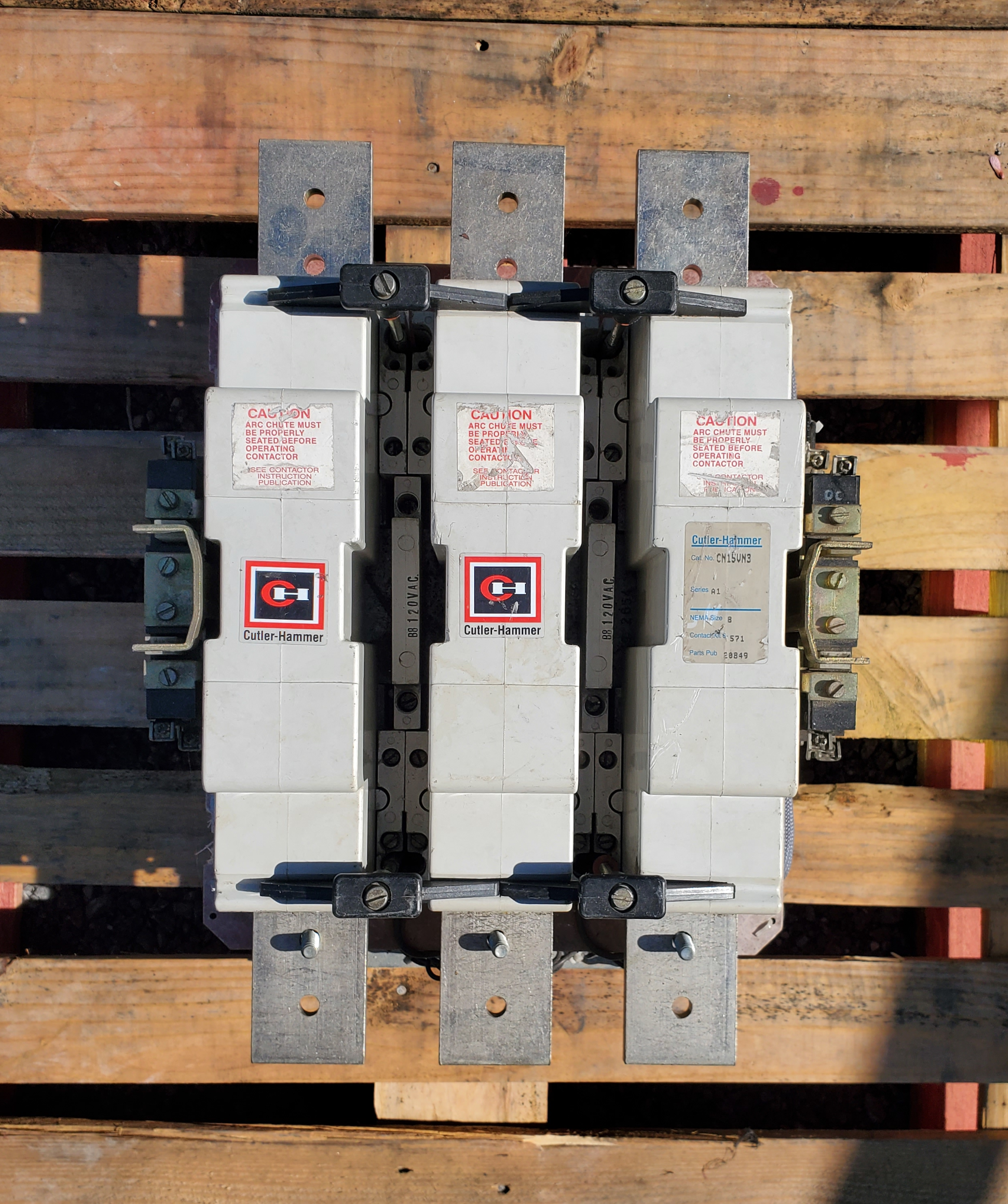 CN15VN3A Magnetic Motor Contactor, A Series, NEMA Size 8, 1215 Amps, 3 Poles, 120V AC Coil, Full Voltage 600VAC, Open Style No Enclosure, Non-Reversing, Max HP Ratings: 400 @ 208VAC, 450 @ 240VAC, 900 @ 480VAC, 900 @ 600VAC, No Terminals Standar. New Surplus and Certified Reconditioned with 1 Year Warranty.