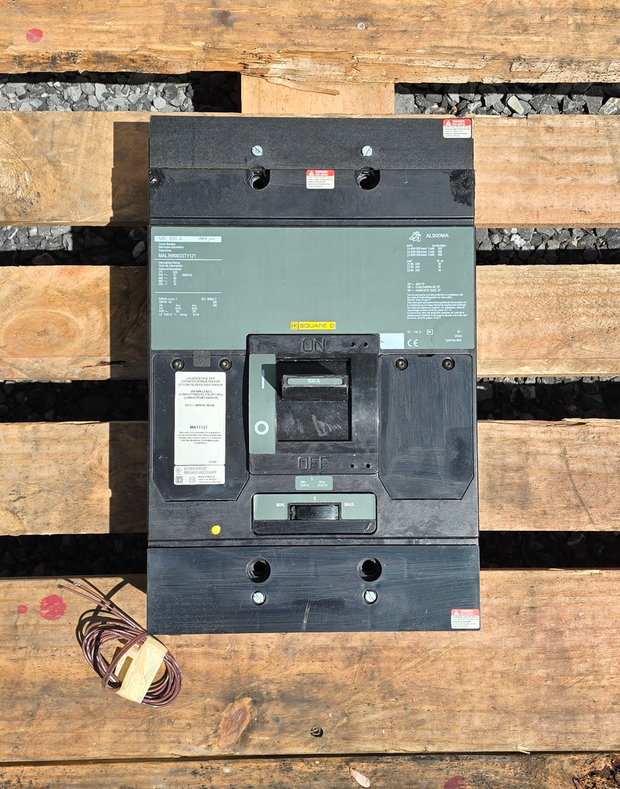 MAL3660033T1121, MAL Frame Style, Molded Case Circuit Breaker, Thermal Magnetic Non-interchangeable Trip Unit, 600 Ampere at 40 Degree Celsius, 3 Pole, Interrupting Ratings: 42 Kiloampere @ 240 VAC, 30 Kiloampere @ 480 VAC, 22 Kiloampere @ 600 VAC, 14 Kiloampere @ 250 VDC, with 120VAC UVR, Line and Load End Terminals Standard 